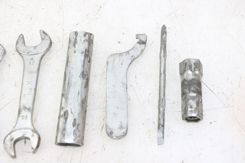 photo de KIT UTENSILI HONDA CBF 125 (2009 - 2015) - Altra angolazione