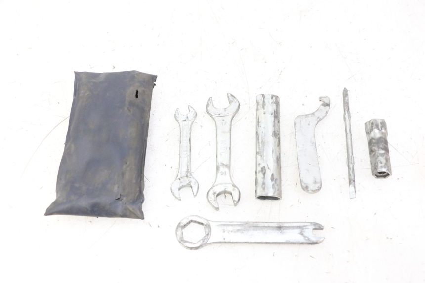 photo de KIT UTENSILI HONDA CBF 125 (2009 - 2015) - Ricambio usato controllato