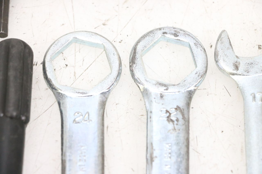 photo de KIT UTENSILI SUZUKI DL V STROM 1000 (2002 - 2007) - Ricambio usato controllato