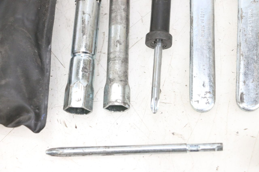 photo de KIT UTENSILI SUZUKI DL V STROM 1000 (2002 - 2007) - Marcature e riferimenti originali