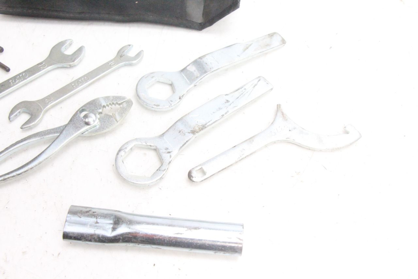 photo de KIT UTENSILI KAWASAKI ER-6 ER6 F ABS 650 (2012 - 2016) - Primo piano tecnico