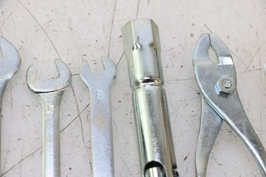 photo de KIT UTENSILI YAMAHA FJR 1300 (2001 - 2005) - Stato della superficie e materiale