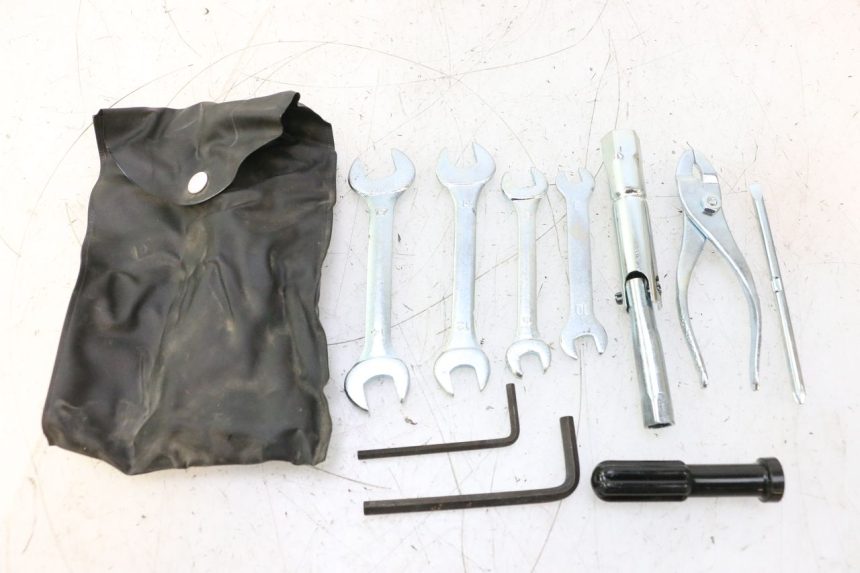 photo de KIT UTENSILI YAMAHA FJR 1300 (2001 - 2005) - Marcature e riferimenti originali