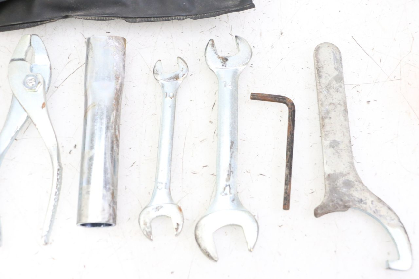 photo de KIT UTENSILI SUZUKI GSR 750 (2011 - 2017) - Dettagli dei punti di fissaggio