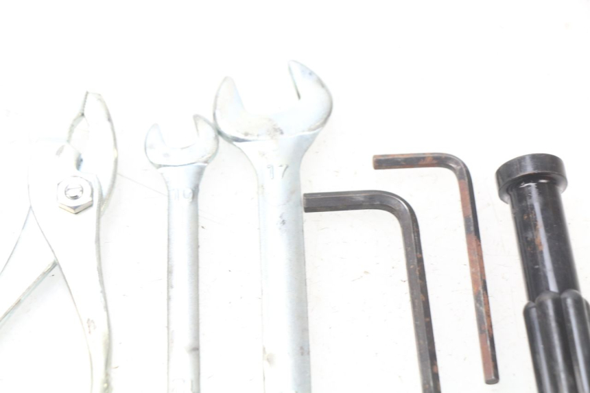 photo de Set di attrezzi SUZUKI GSX-R GSXR K16 1000 (2012 - 2016) - Zoom sullo stato d'uso