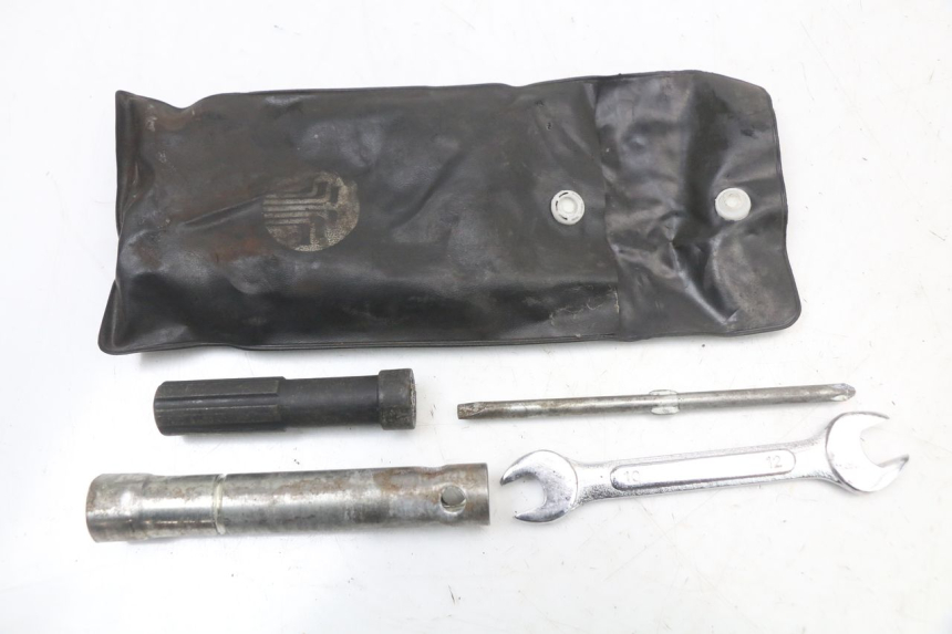 photo de KIT UTENSILI HYOSUNG GTR 125 (2006 - 2008) - Vista principale