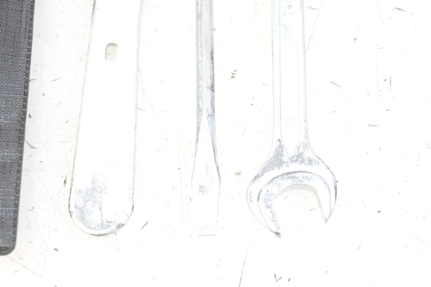 photo de KIT UTENSILI HONDA FES S-WING SWING ABS 125 (2007 - 2015) - Primo piano tecnico