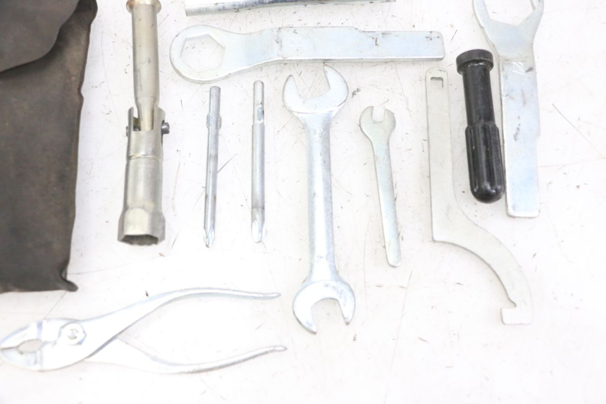 photo de KIT DI ATTREZZI KAWASAKI ZR7 ZR-7 S 750 (1999 - 2004) - Dettagli dei punti di fissaggio