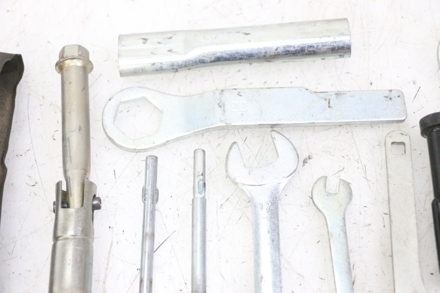 photo de KIT DI ATTREZZI KAWASAKI ZR7 ZR-7 S 750 (1999 - 2004) - Stato della superficie e materiale