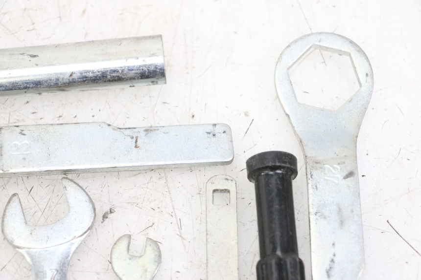 photo de KIT DI ATTREZZI KAWASAKI ZR7 ZR-7 S 750 (1999 - 2004) - Ricambio usato controllato