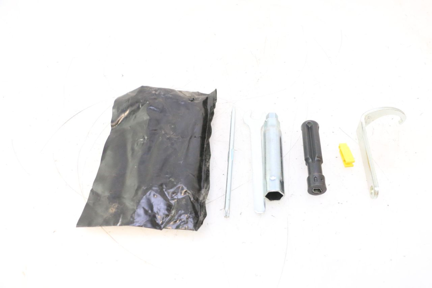 photo de SET DI ATTREZZI PIAGGIO MP3 LT 400 (2007 - 2012) - Vista principale