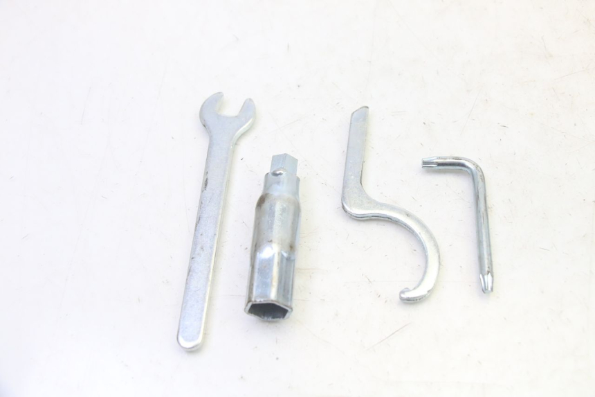 photo de KIT UTENSILI PIAGGIO MP3 RL 250 (2006 - 2010) - Dettaglio del componente