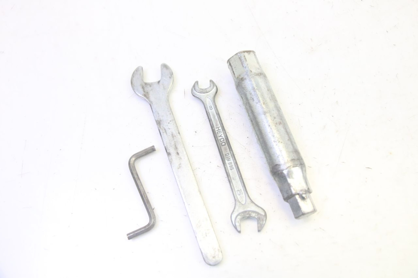 photo de KIT UTENSILI PIAGGIO MP3 500 (2011 - 2015) - Dettaglio del componente