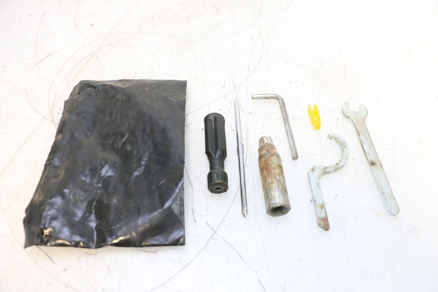 photo de KIT UTENSILI PIAGGIO MP3 125 (2006 - 2014) - Vista principale