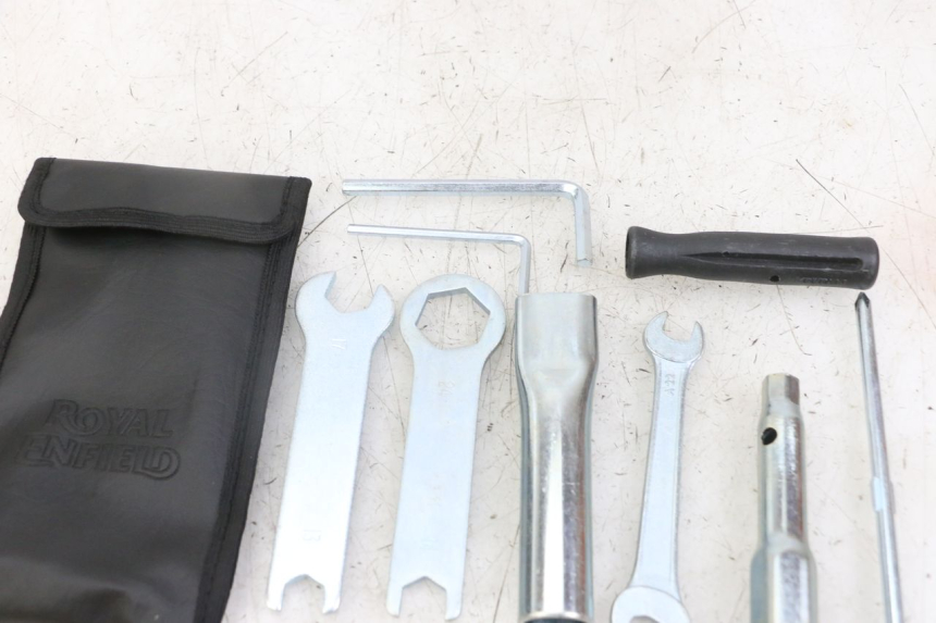 photo de KIT UTENSILI ROYAL ENFIELD SCRAM 411 (2022 - 2024) - Dettaglio del componente