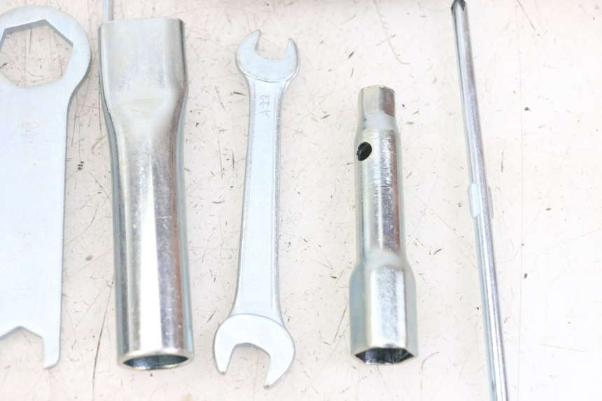 photo de KIT UTENSILI ROYAL ENFIELD SCRAM 411 (2022 - 2024) - Zoom sullo stato d'uso