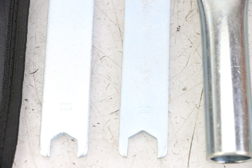 photo de KIT UTENSILI ROYAL ENFIELD SCRAM 411 (2022 - 2024) - Altra angolazione