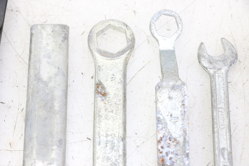 photo de SET DI ATTREZZI HONDA SCV LEAD 100 (2003 - 2007) - Altra vista dell'articolo