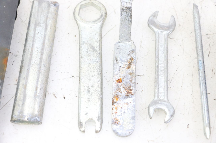 photo de SET DI ATTREZZI HONDA SCV LEAD 100 (2003 - 2007) - Vista d'insieme del prodotto