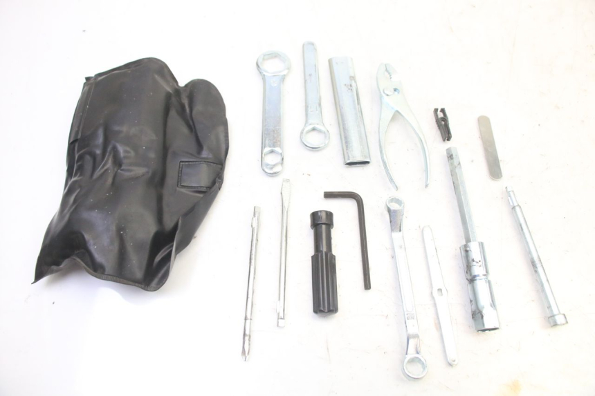 photo de KIT UTENSILI HONDA ST PAN EUROPEAN 1300 (2002 - 2013) - Vista principale