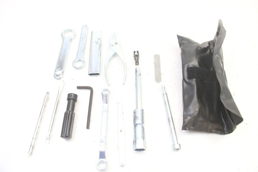photo de KIT UTENSILI HONDA ST PAN EUROPEAN 1300 (2002 - 2013) - Dettaglio del componente