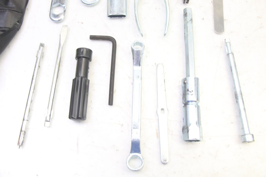 photo de KIT UTENSILI HONDA ST PAN EUROPEAN 1300 (2002 - 2013) - Primo piano tecnico