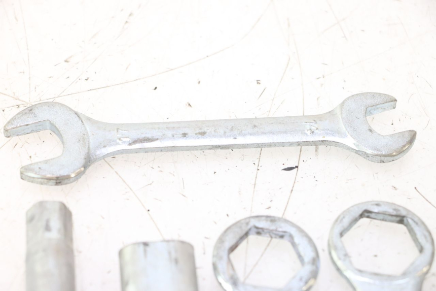 photo de KIT UTENSILI SUZUKI SV S 650 (2003 - 2009) - Dettagli dei punti di fissaggio