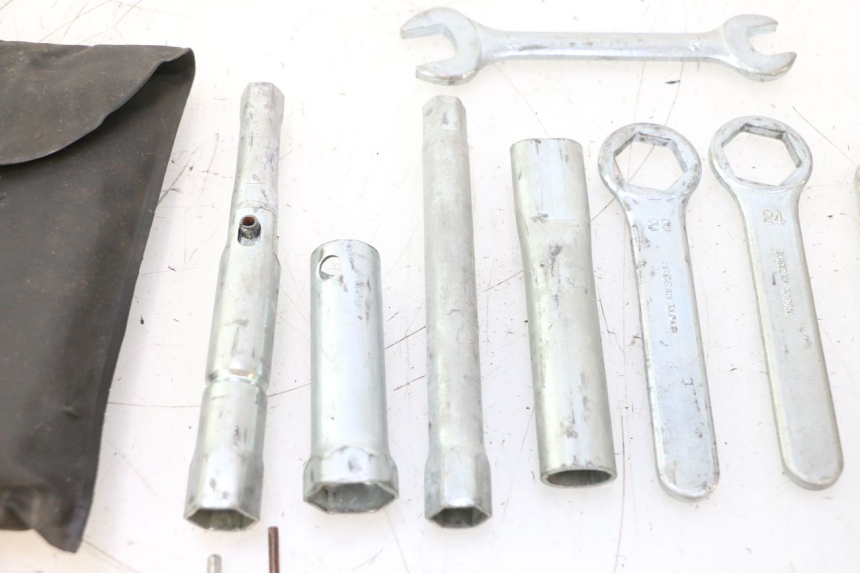 photo de KIT UTENSILI SUZUKI SV S 650 (2003 - 2009) - Stato della superficie e materiale