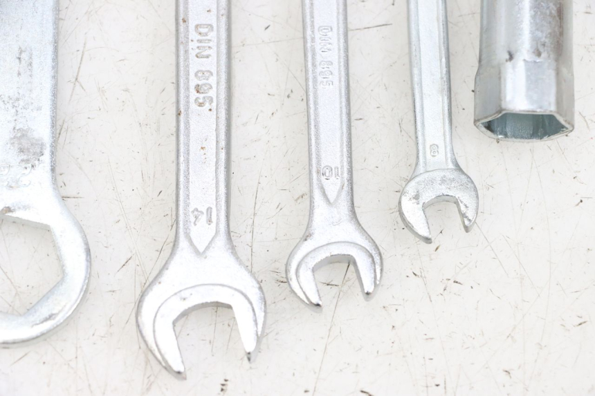 photo de KIT UTENSILI YAMAHA TZR 50 (2008 - 2016) - Stato della superficie e materiale