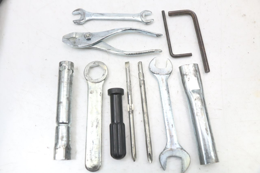 photo de Set di attrezzi SUZUKI VL INTRUDER 125 (2004 - 2007) - Primo piano tecnico