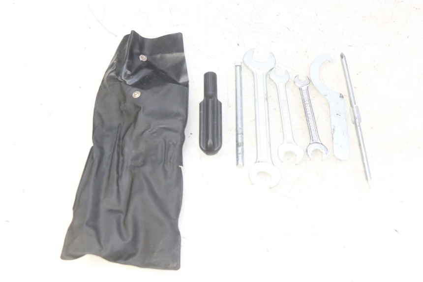 photo de SET DI ATTREZZI YAMAHA XMAX X-MAX 125 (2006 - 2009) - Vista principale