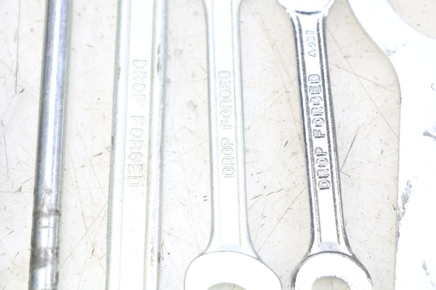 photo de SET DI ATTREZZI YAMAHA XMAX X-MAX 125 (2006 - 2009) - Altra vista dell'articolo