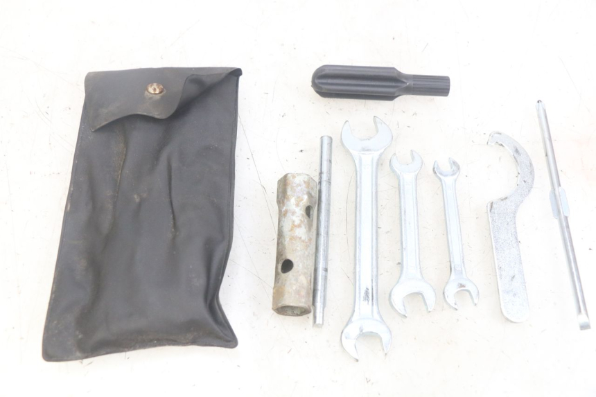 photo de SET DI ATTREZZI YAMAHA XMAX X-MAX 125 (2006 - 2009) - Altra angolazione