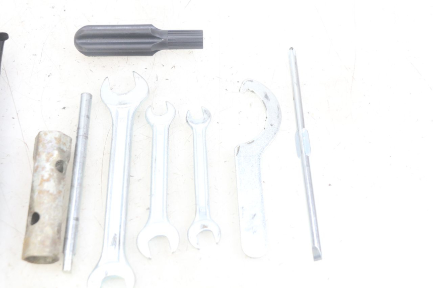 photo de SET DI ATTREZZI YAMAHA XMAX X-MAX 125 (2006 - 2009) - Vista d'insieme del prodotto