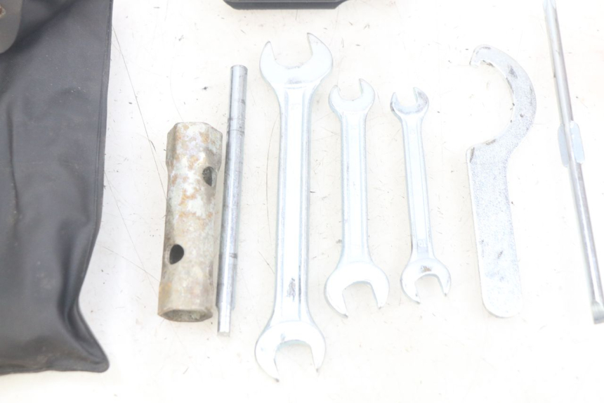 photo de SET DI ATTREZZI YAMAHA XMAX X-MAX 125 (2006 - 2009) - Dettagli dei punti di fissaggio