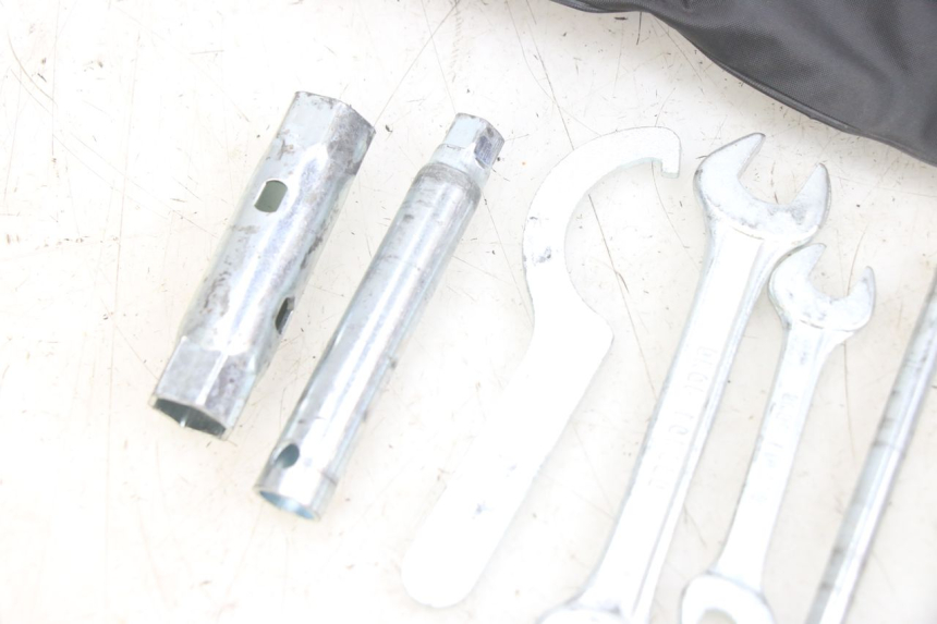 photo de SET DI ATTREZZI YAMAHA X-MAX XMAX 250 (2006 - 2009) - Dettagli dei punti di fissaggio