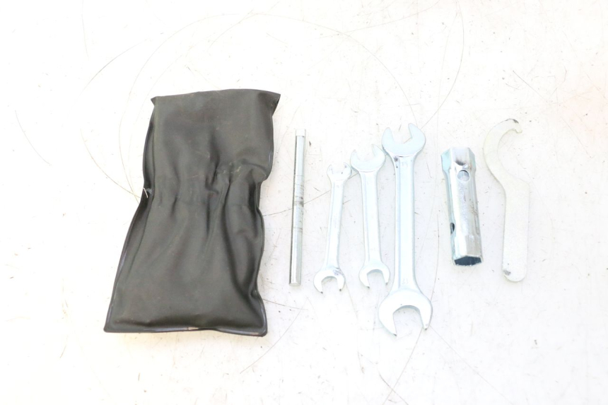 photo de SET DI ATTREZZI YAMAHA XMAX X-MAX 125 (2006 - 2009) - Ricambio usato controllato
