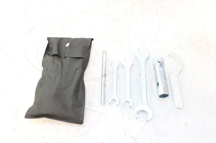 photo de SET DI ATTREZZI YAMAHA XMAX X-MAX 125 (2006 - 2009) - Marcature e riferimenti originali