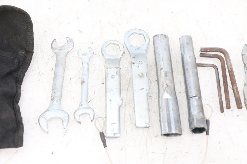 photo de KIT UTENSILI YAMAHA XJ6 ABS 600 (2008 - 2016) - Dettaglio del componente