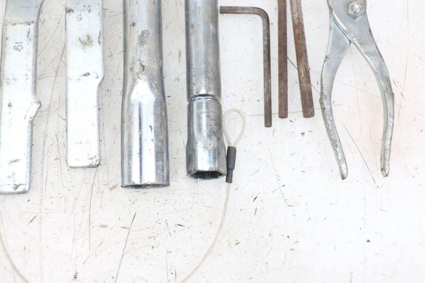 photo de KIT UTENSILI YAMAHA XJ6 ABS 600 (2008 - 2016) - Altra angolazione