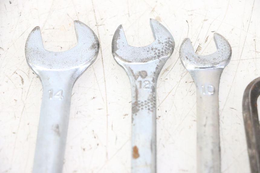 photo de KIT UTENSILI YAMAHA XJ6 ABS 600 (2008 - 2016) - Dettagli dei punti di fissaggio