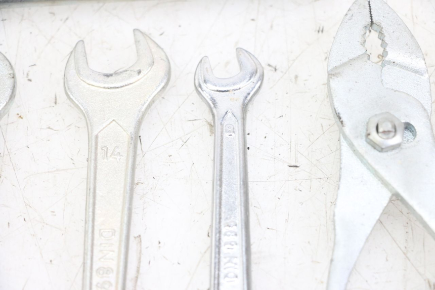 photo de KIT UTENSILI HONDA XLV VARADERO 125 (2000 - 2006) - Altra vista dell'articolo