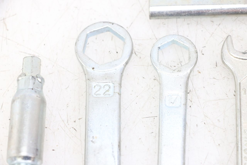 photo de KIT UTENSILI HONDA XLV VARADERO 125 (2000 - 2006) - Caratteristiche distintive