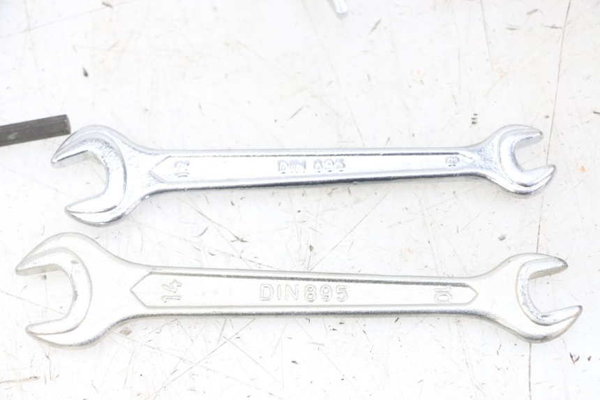 photo de KIT UTENSILI HONDA XLV VARADERO 125 (2000 - 2006) - Vista d'insieme del prodotto