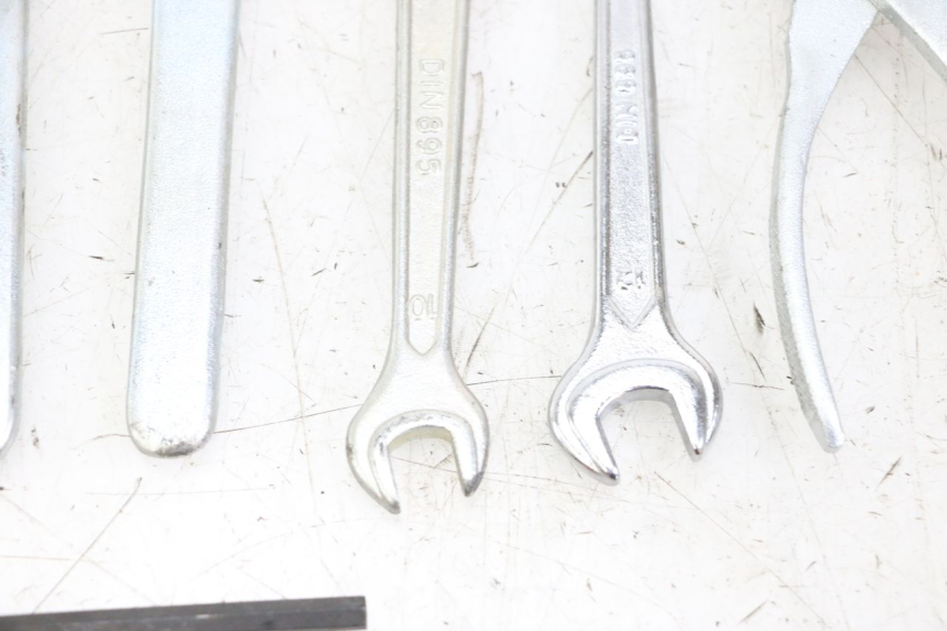 photo de KIT UTENSILI HONDA XLV VARADERO 125 (2000 - 2006) - Ricambio usato controllato