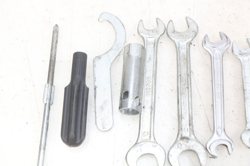 photo de SET DI ATTREZZI YAMAHA YP MAJESTY 125 (2007 - 2010) - Altra vista dell'articolo