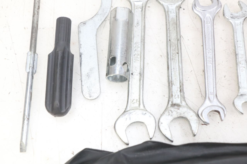 photo de SET DI ATTREZZI YAMAHA YP MAJESTY 125 (2007 - 2010) - Dettagli dei punti di fissaggio