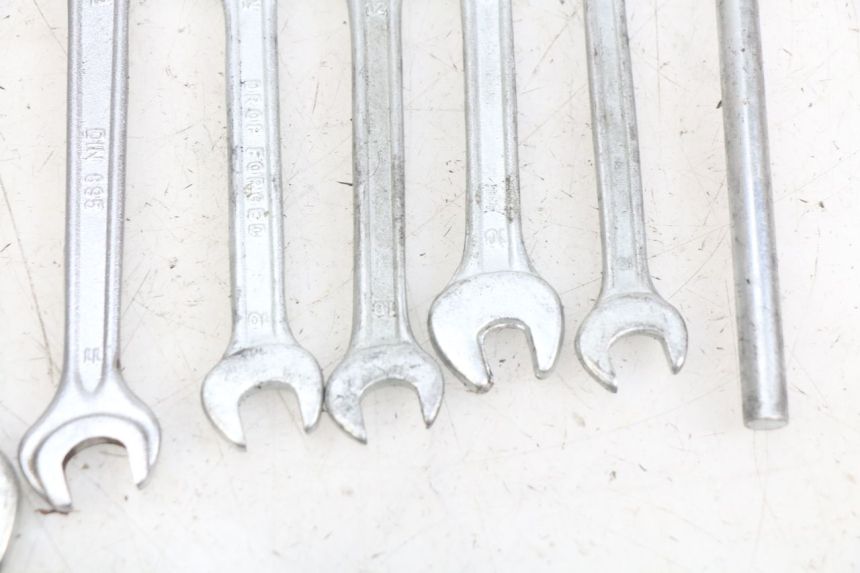 photo de SET DI ATTREZZI YAMAHA YP MAJESTY 125 (2007 - 2010) - Stato della superficie e materiale