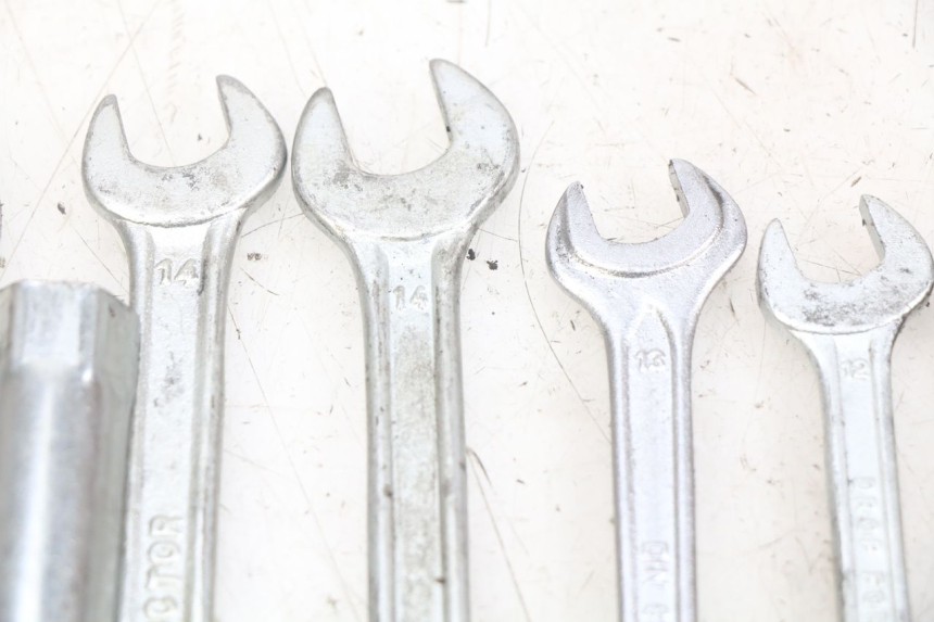 photo de SET DI ATTREZZI YAMAHA YP MAJESTY 125 (2007 - 2010) - Marcature e riferimenti originali