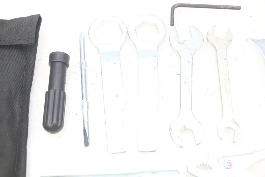 photo de SET DI ATTREZZI KAWASAKI Z 650 (2016 - 2019) - Dettagli dei punti di fissaggio